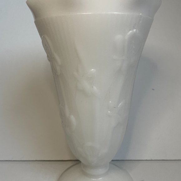 Vintage Jeannette Milk Glass Herringbone Irises Pattern Footed Vase 9” Great - Picture 2 of 8